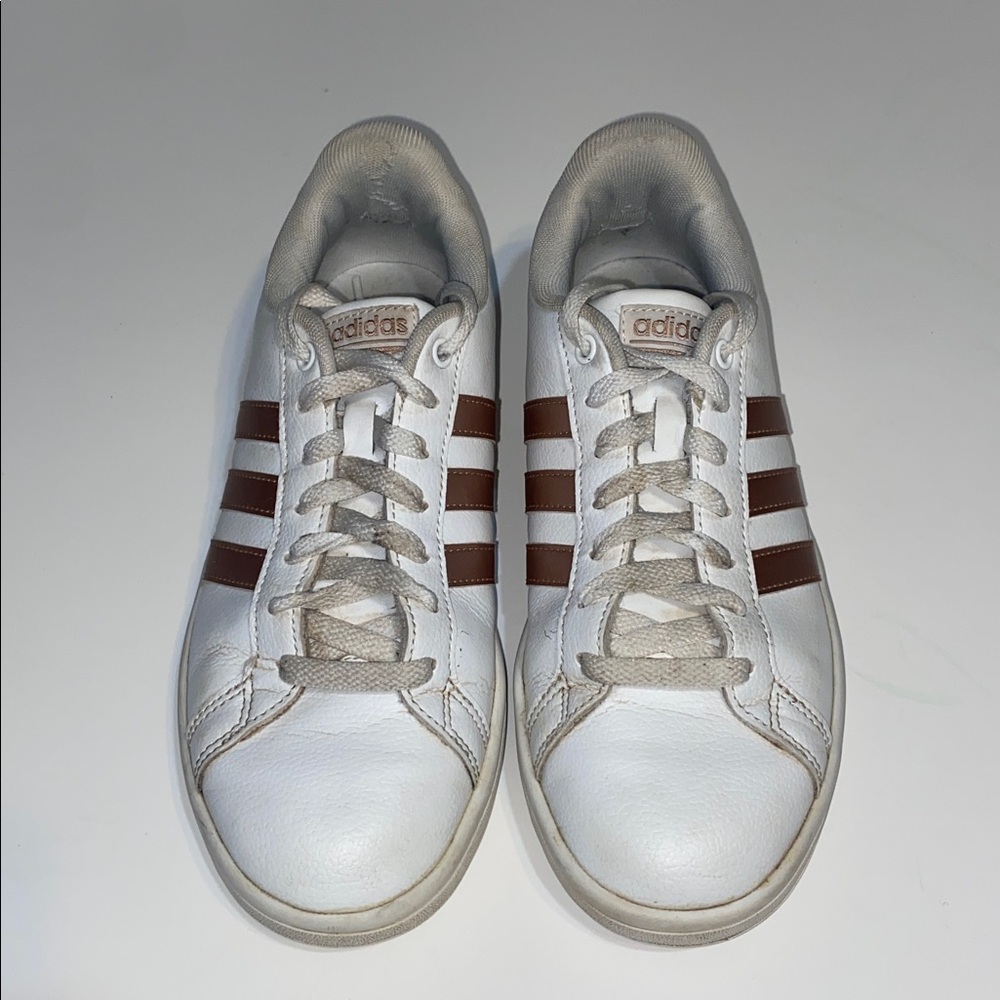 Adidas women’s White and metallic bronze Striped Sneakers